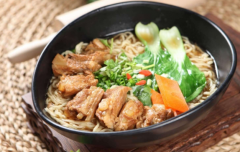 �ϳǽ�С����˶���Ǯ