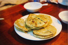 �����ڱ����˶���Ǯ